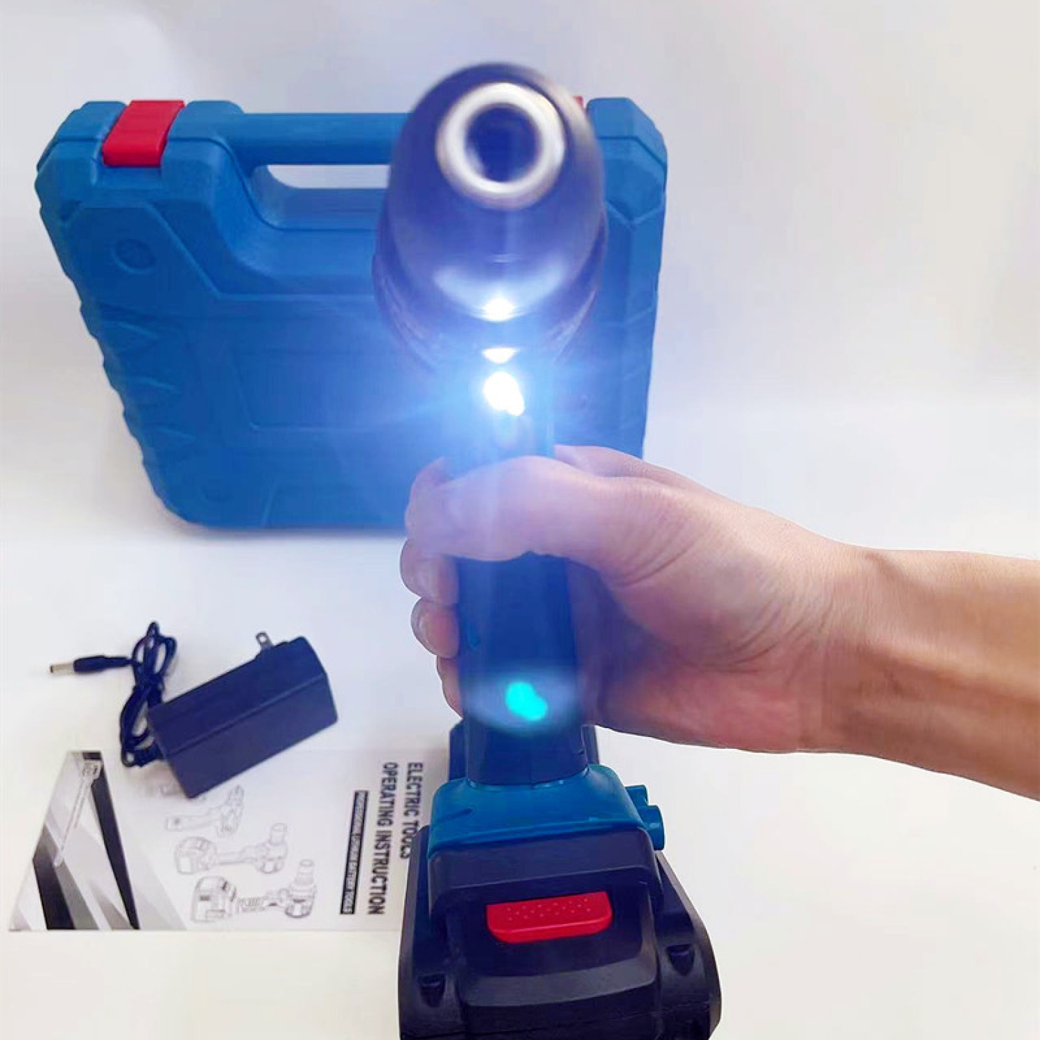 Акумуляторний шуруповерт. Набір слюсарного інструменту в валізі 24v